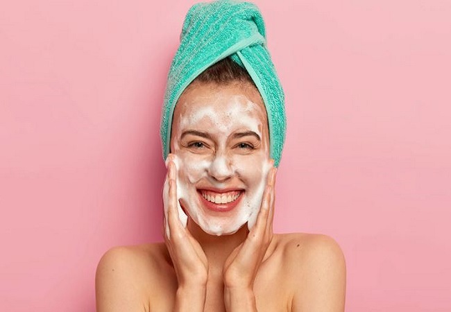 Natural face wash: घर के किचन में मौजूद इन चीजों से करें फेसवॉश, स्किन की तमाम समस्याओं से मिलेगा छुटकारा