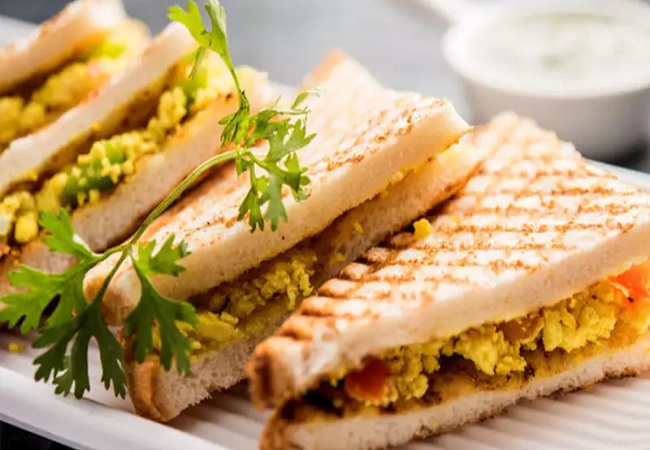 Paneer Sandwich: आज ब्रेकफास्ट या टिफिन में दें बच्चों का फेवरेट पनीर सैंडविच, ये है बनाने का आसान तरीका