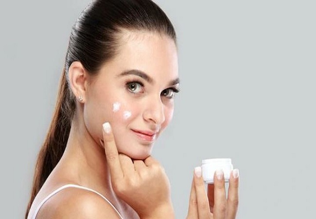 Skin care:मॉइस्चराइजर लगाने के बाद भी स्किन होती जा रही है रुखी और बेजान, तो जान लें इसे लगाने का सही तरीका