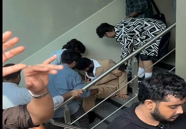 Vijay Deverakonda Viral Video : सुपरस्टार विजय देवरकोंडा सीढ़ियों से गिरे, आई गंभीर चोट