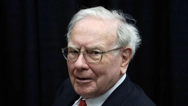 Warren Buffett donates Berkshire Hathaway shares : वॉरेन बफेट ने 1.1 बिलियन डॉलर मूल्य के बर्कशायर हैथवे शेयर दान किए