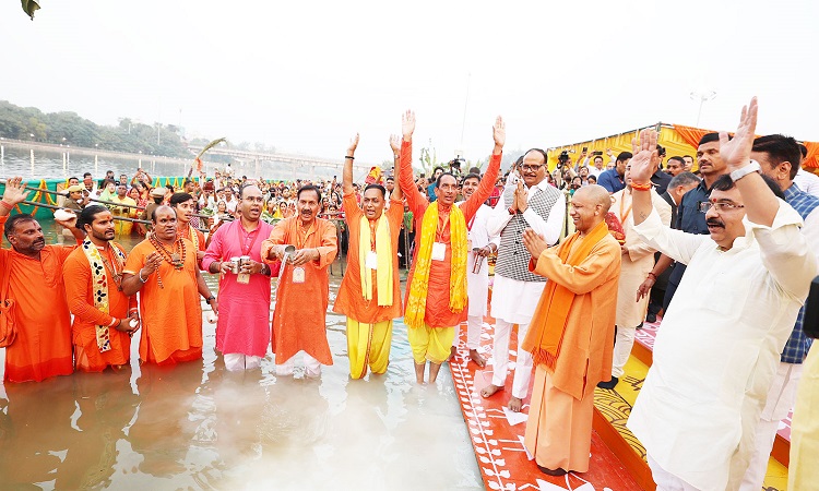 भोजपुरी समाज आज संपूर्ण विश्व में ‘छठ’ की सुगंध को अपने साथ ले जाकर ‘एक भारत-श्रेष्ठ भारत’ की परिकल्पना को साकार कर रहा : सीएम योगी