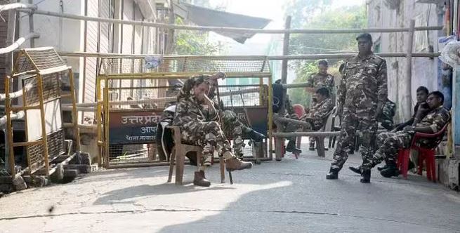 संभल हिंसा के बाद हर तरफ पुलिस का पहरा, इंटरनेट बंद होने से कारोबार प्रभावित