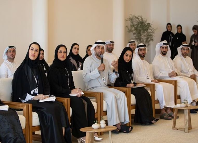 UAE Young Government Leaders Program 2024 : यूएई यंग गवर्नमेंट लीडर्स प्रोग्राम 2024 शुरू किया, भविष्य के अवसरों के लिए गोल्डन मूमेंट