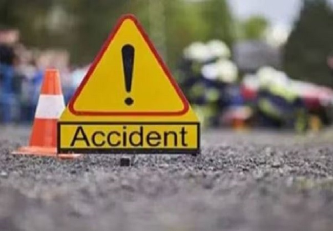 Accident: बांदा में अज्ञात वाहन और ऑटो रिक्शा की जर्बरदस्त टक्कर, तीन लोगो की मौत