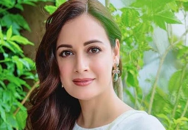 Actress Dia Mirza Beauty Secret: सर्दियों में रुखी और बेजान हो रही स्किन के लिए ट्राई करें ये फेसपैक