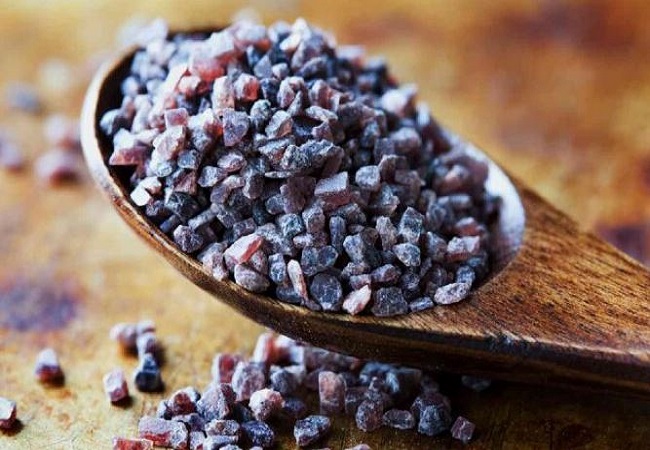 Benefits of consuming black salt: डेली सुबह गुनगुने पानी में मिलाकर पी लें ये चीज, पेट की तमाम समस्याओं से मिलेगा छुटकारा