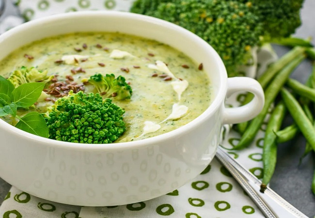 Broccoli and Cashew Soup: आज ब्रेकफास्ट में ट्राई करें हेल्दी और टेस्टी ब्रोकोली और काजू का सूप