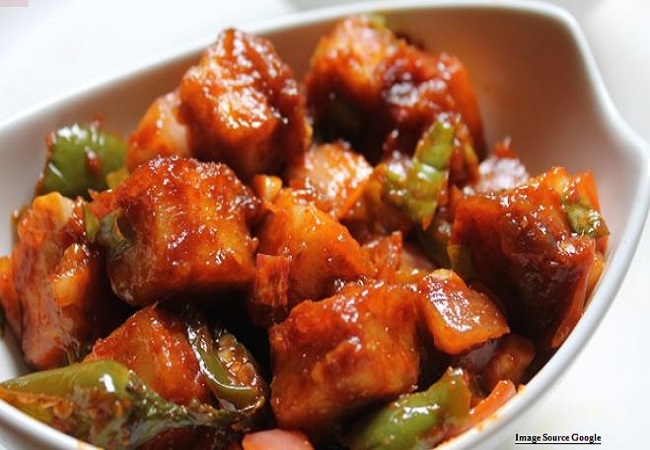 Chilli Paneer: चाइनीज फूड के हैं शौंकीन तो ऐसे घर में बनाएं होटल रेस्टोरेंट जैसा चिली पनीर, ये है रेसिपी