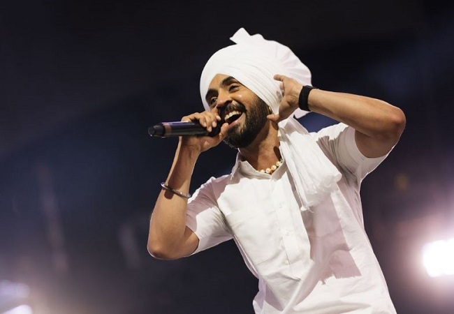 Diljit Dosanjh Biography: कभी गुरुद्वारों में भजन गाकर दिन काटने वाले दिलजीत आज पूरी दुनिया में अपने कॉन्सर्ट से मचा रहे हैं धूम