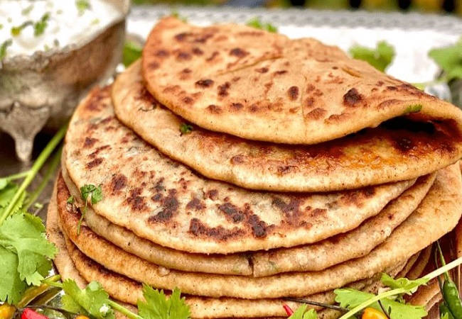 Gobi Paratha: गोभी के पराठे बनाते समय बाहर आ जाता है भरावन तो, इस टिप्स के साथ ट्राई करें गोभी का पराठा