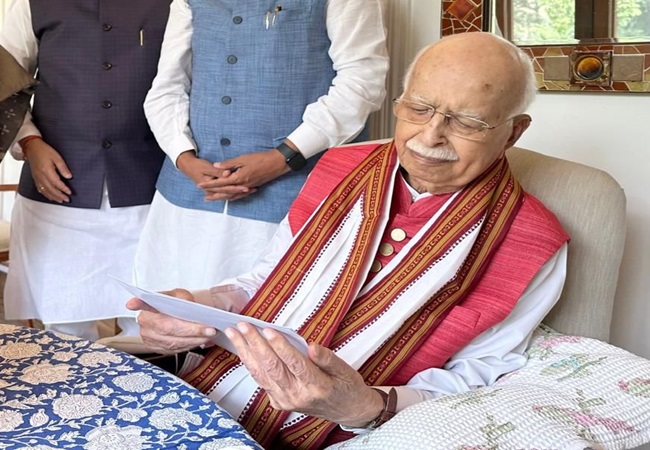 Lal Krishna Advani: भाजपा के वरिष्ठ नेता लाल कृष्ण आडवाणी की तबीयत बिगड़ी; दिल्ली के अपोलो अस्पताल में एडमिट