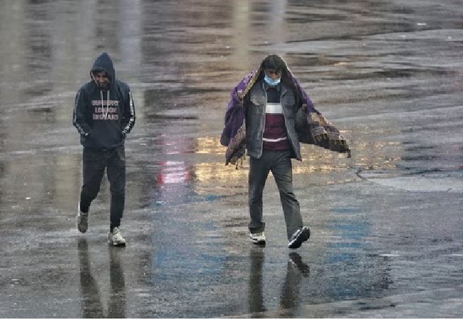 Lucknow Rain: आज लखनऊ समेत यूपी के कई जिलों में हुई बारिश; प्रदेश में गलन भरी ठंड से बढ़ेगी ठिठुरन