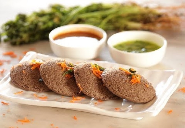 Millet idli: ब्रेकफास्ट में ट्राई करें पोषक तत्वों से भरपूर बाजरे की इडली