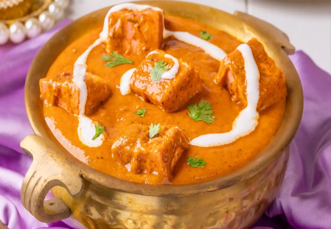 इस साल घर में ही परिवार के साथ मनाना चाहती हैं नये साल का जश्न तो ट्राई करें Paneer Makhmali Recipe