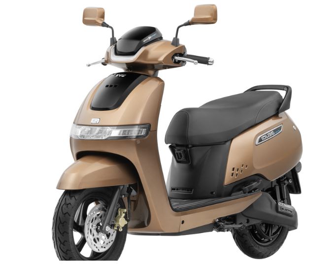 TVS iQube e-scooter : टीवीएस ने आईक्यूब ई-स्कूटर पर मिडनाइट कार्निवल अभियान शुरू किया, 22 दिसंबर तक 100% तक कैशबैक पाने का मौका