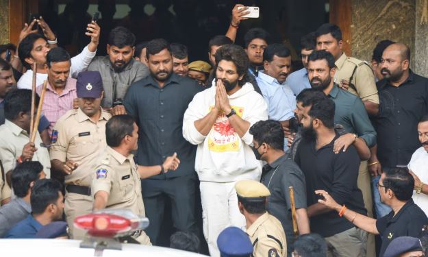 Allu Arjun Arrest: अल्लू अर्जुन 14 दिन की न्यायिक हिरासत में भेजे गए, महिला के पति वापस लेंगे केस