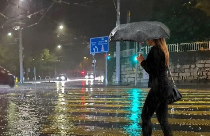 Weather Updates: बारिश के दस्तक से बढ़ेगी ठंड, जानिए यूपी, दिल्ली समेत अन्य राज्यों में कैसा रहेगा मौसम का मिजाज