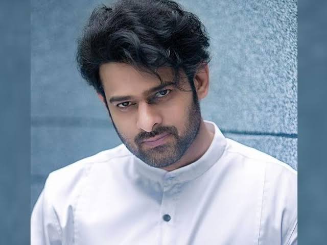 Prabhas injured: प्रभास को घुटने मे लगी चोट, फैंस से मांगी माफी कहा -मैं जल्द ही आपसे…