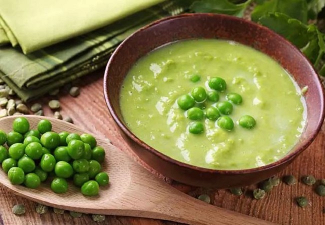 Pea soup: आज ब्रेकफास्ट में ट्राई करें प्रोटीन से भरपूर मटर का सूप