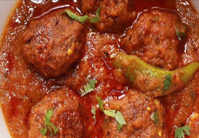 Recipes: आज कोई सब्जी खाने का मन नहीं है तो ट्राई करें प्याज के कोफ्ते, रोटी या चावल के साथ करें सर्व