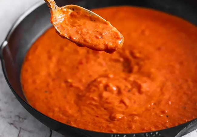 How to make tomato gravy: किसी भी सब्जी को बनाने के लिए ऐसे तैयार करें टमाटर की ग्रेवी, कई दिनों तक कर सकती है स्टोर