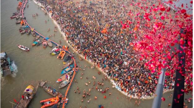 Maha Kumbh 2025 : सीएम योगी बोले- ‘पुण्य फलें-महाकुंभ चलें’ पहले दिन डेढ़ करोड़ श्रद्धालुओं ने किया स्नान