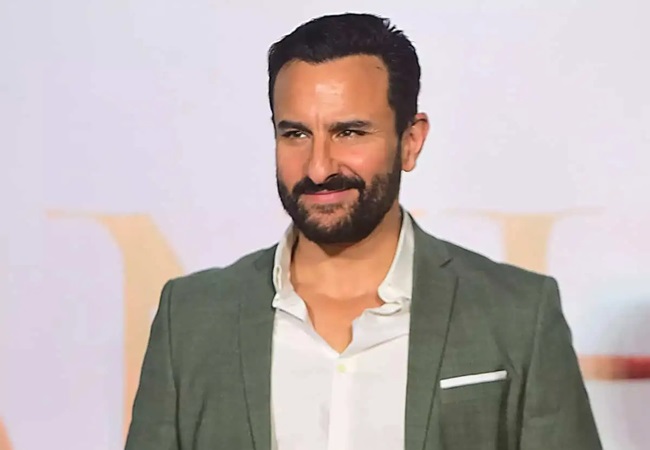 Saif Ali Khan Attacked: बॉलीवुड एक्टर सैफ अली खान पर जानलेवा हमला, आरोपी ने घर में घुसकर मारा चाकू, अस्पताल में भर्ती