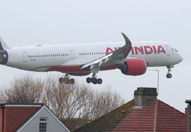 एयर इंडिया की फ्लाइट में हाईजैक अलार्म बजने से हड़कंप, पढ़ें आखिर क्या है पूरा मामला