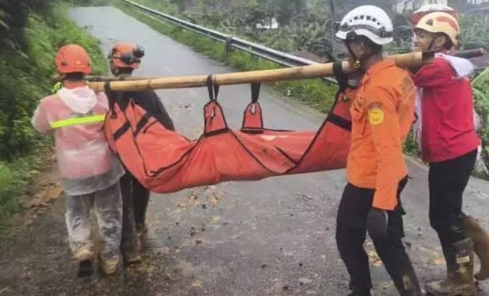 Indonesia Floods : इंडोनेशिया के जावा में अचानक आई बाढ़ में 17 लोगों की मौत , तलाशी अभियान जारी