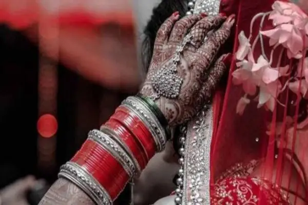 शहनाइयों की जगह छाई खामोशी,दूल्हे ने दुल्हन को छोड़ा और प्रेमिका संग भाग