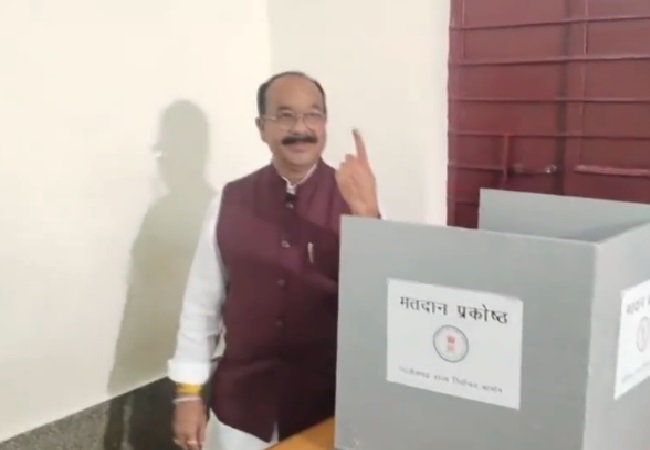 Chhattisgarh Nikay Chunav Voting: धमतरी में मतदाता की हार्ट अटैक से मौत, डिप्टी सीएम अरुण साव ने बिलासपुर में डाला वोट