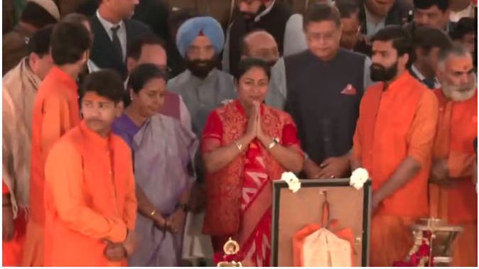 Live- दिल्ली की सीएम रेखा गुप्ता वासुदेव घाट पहुंचकर मंत्रियों के साथ की यमुना आरती