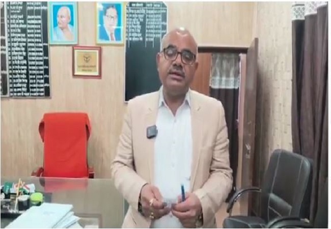 Kanpur News : डीएम के औचक निरीक्षण में खुली स्वास्थ्य व्यवस्था की पोल, सीएमओ समेत एक तिहाई स्टाफ अनुपस्थित मिला, रोका वेतन