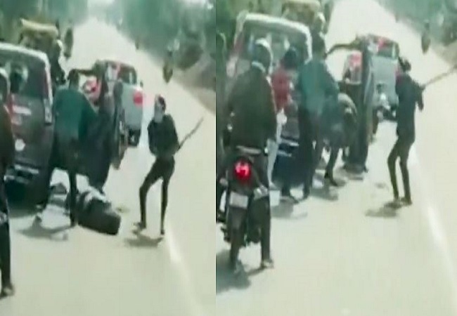 Video: इटावा में दबंगों ने बीच सड़क पर स्कूल प्रिसिंपल की लाठी डंडों से की पिटाई, कांग्रेस ने वीडियो शेयर कर साधा सरकार पर निशाना