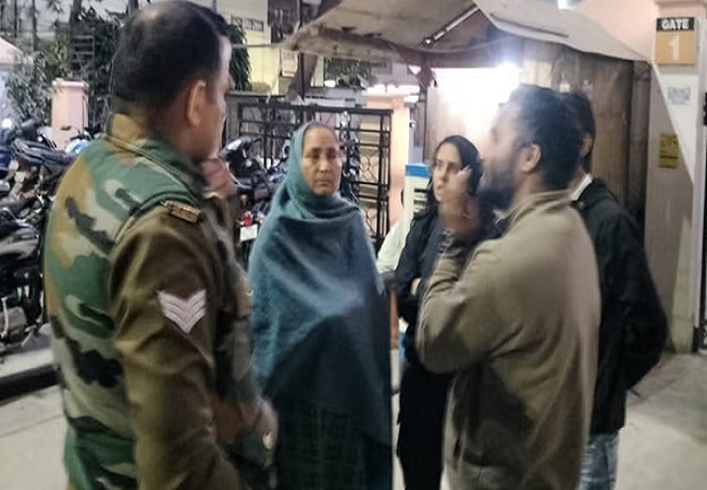 चार साल की मासूम ने वीडियो कॉल कर नानी से कहा पापा ने मम्मी को लटका दिया, बात नहीं कर रहीं …दिखाई मां की लाश