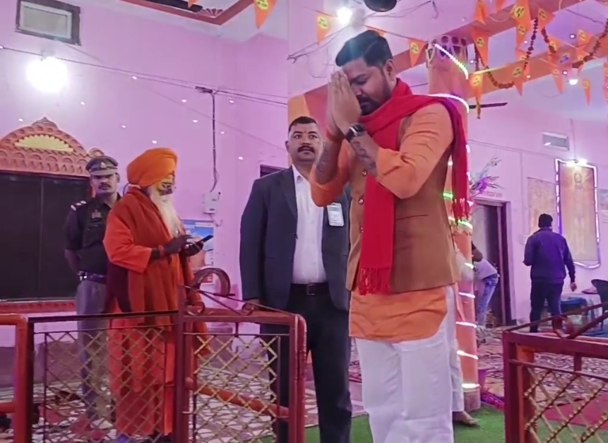 महाकुंभ के लिए रवाना हुए नेपाल के पूर्व मंत्री चंद्रकेश गुप्ता,सोनौली बॉर्डर पर हुआ भव्य स्वागत