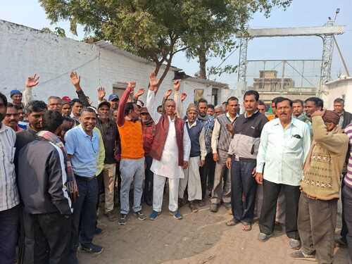 मांगों को लेकर मिल कर्मियों ने भरी हुंकार, विरोध प्रदर्शन