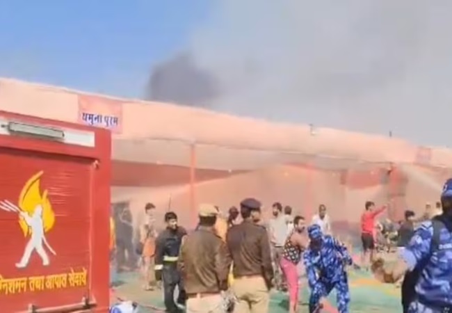 Video: महाकुंभ में सेक्टर-18 के शंकराचार्य मार्ग पर पंडाल में लगी आग; दमकल विभाग की गाड़ियां मौके पर मौजूद