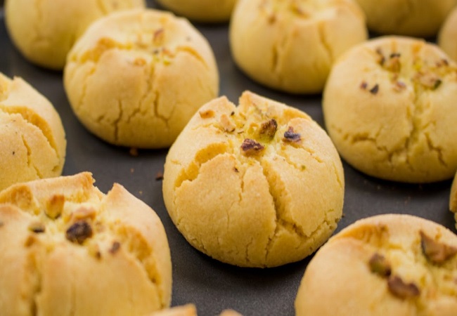 Naan Khatai recipe: बचपन में खूब खायी होगी नान खटाई, आज घर में ट्राई करें इसकी आसान सी रेसिपी