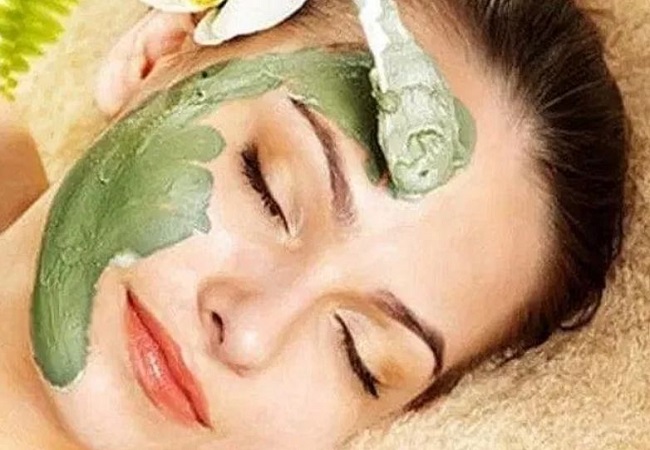 Skin Care: खूबसूरत और बेदाग स्किन के लिए घर में मौजूद इन पत्तियों से तैयार करें ग्रीन फेसपैक