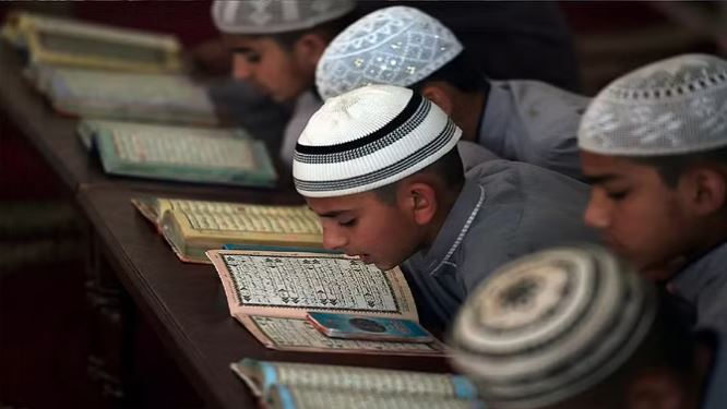 UP Madarsa Board Exams : यूपी के 71 जिलों के 434 केंद्रों पर 17 से 22 फरवरी के बीच दो पालियों में होगी परीक्षा