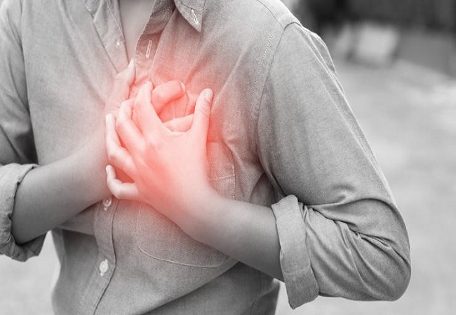 Identify chest pain as gas or heart attack: सीने में होने वाला तेज दर्द, गैस का है या फिर हार्ट अटैक का, ऐसे पहचानें