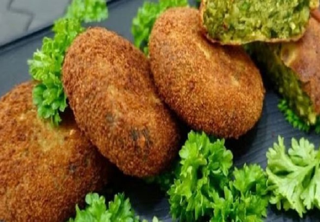 Palak Kabab: पालक खाने में बच्चे करते हैं आनाकानी तो ऐसे बनाएं पालक के टेस्टी कबाब, उंगलियां चाटते रह जाएंगे सभी