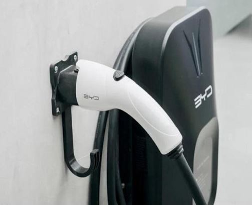 BYD Electric Vehicle Charging System: BYD ने  इलेक्ट्रिक वाहनों के लिए पेश किया नया चार्जिंग सिस्टम, जानें टाइम और रेंज