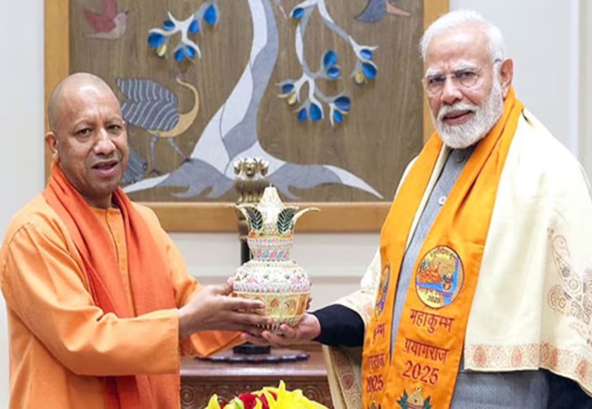 CM योगी ने पीएम मोदी से की मुलाकात, एक घंटे चली बातचीत में इन बड़े मुद्दों पर हुई चर्चा