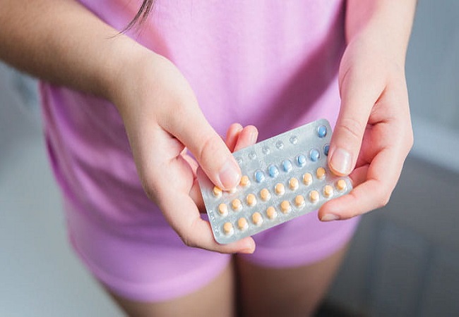 Contraceptive pills side effects: अनचाही प्रेगनेंसी से बचने के लिए सोच रही है गर्भनिरोधक गोलियों लेने की, तो जान लें इससे होने वाले साइड इफेक्ट्स