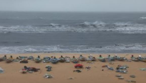 Cyclone Alfred : ऑस्ट्रेलिया के तट पर पहुंचा अल्फ्रेड चक्रवात, स्कूल-ऑफिस बंद , थमा यातायात