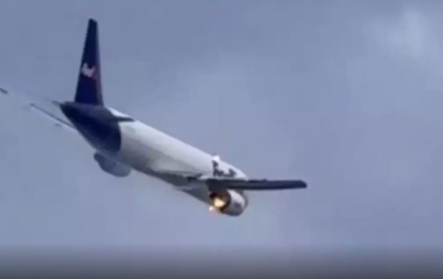 अमेरिका में टला बड़ा विमान हादसा , इंजन में आग लगने के बाद FedEx Plan ने Newark Airport पर की आपातकालीन लैंडिंग