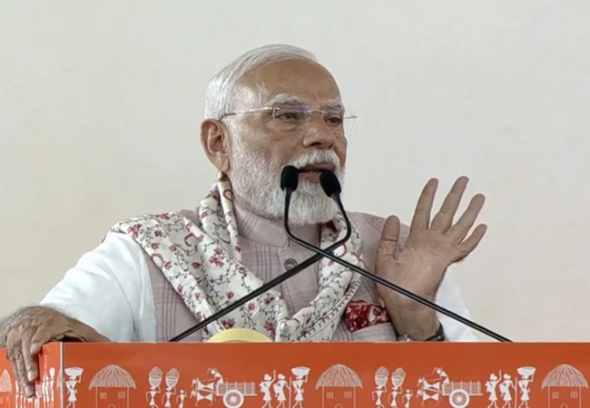 PM मोदी ने नवसारी में खुद को बताया दुनिया का सबसे अमीर इंसान! जानिए इसके पीछे की वजह